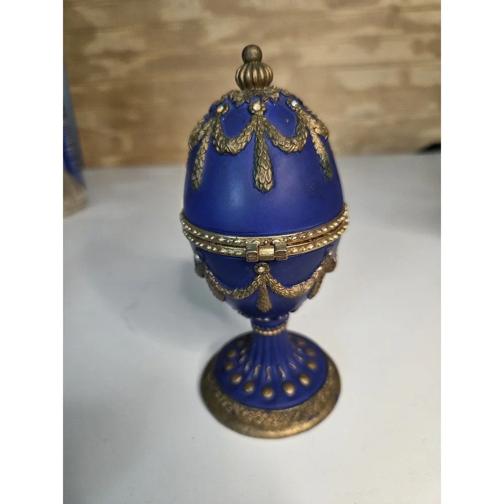 Vintage Hinged Lid Blue Pedestal Egg Shaped‎ Jewelry/Trinket Box Musical